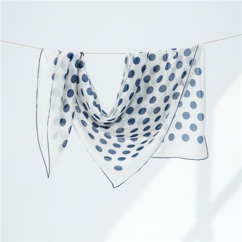 Naiste siidist kaelavarustus